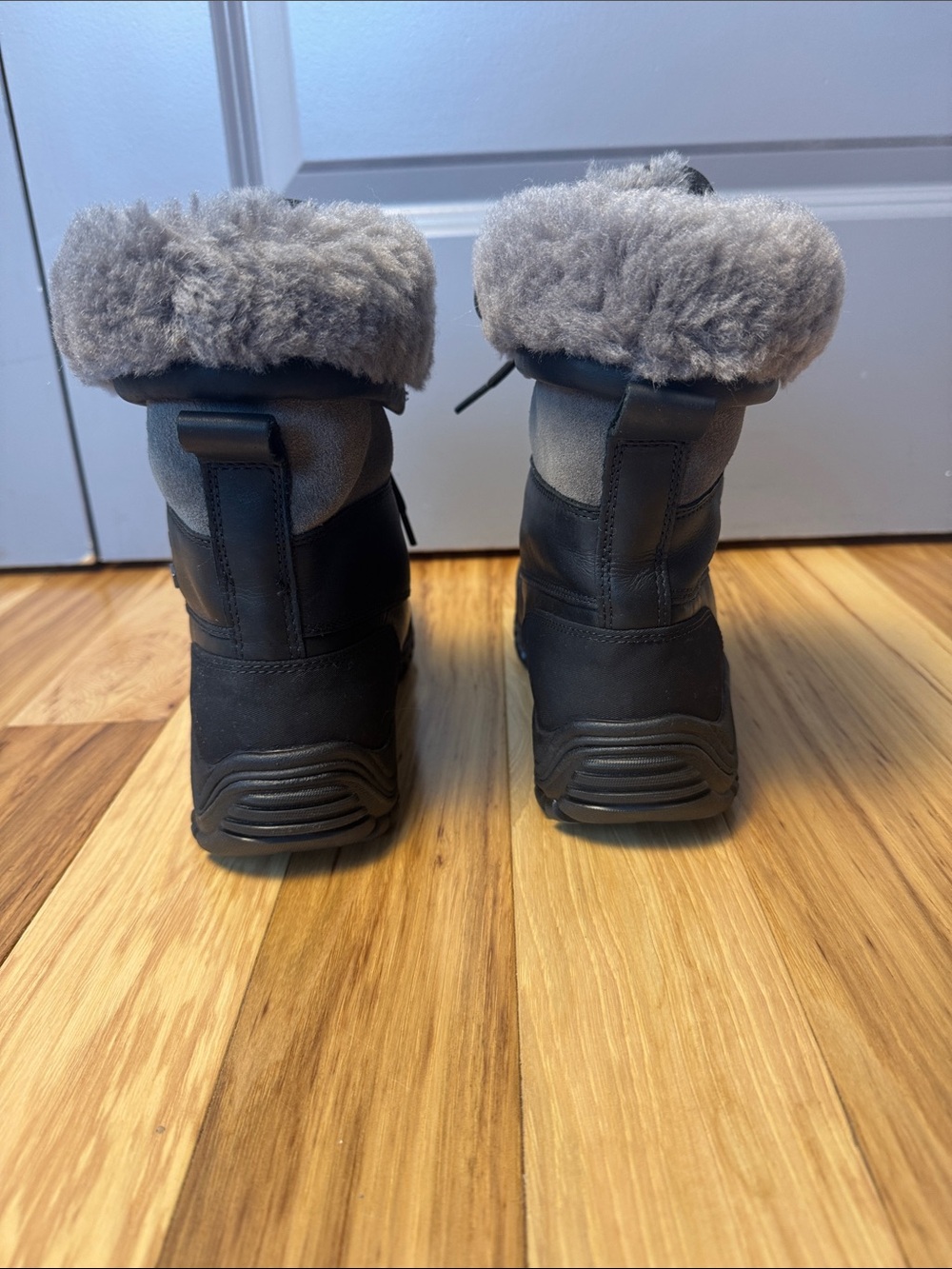 UGG Adirondack Waterproof Winter Snow Boots Black Gray Women’s Size 8 - Picture 13 of 14
